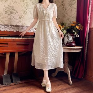 New Chinese Style V-Neck Dress with Pankou and Puff Sleeves