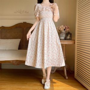 Artistic Floral Puff Sleeve Dress in Gentle Forest Style